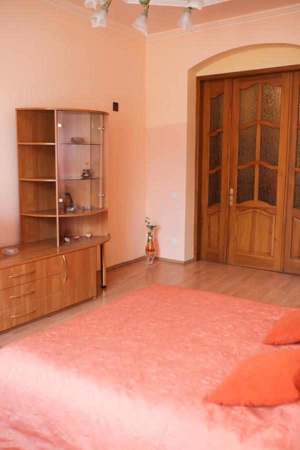 Apartment Near St. Elizabeth Church Львів Екстер'єр фото