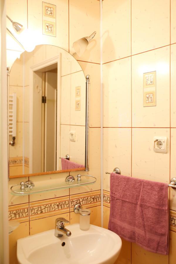 Apartment Near St. Elizabeth Church Львів Екстер'єр фото