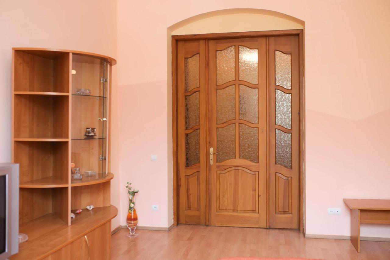 Apartment Near St. Elizabeth Church Львів Екстер'єр фото